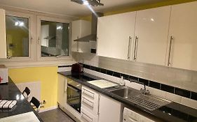 Victoria Centre Apartments In The Victoria Centre Shopping Centre - Nottingham City Centre - 24 Hour Access - Most Central Location, Kitchen - Sunday Check-Out 1Pm - Opposite Hilton By Restaurants & Shops - Outdoor Parking Cars Or Vans Five Pounds A